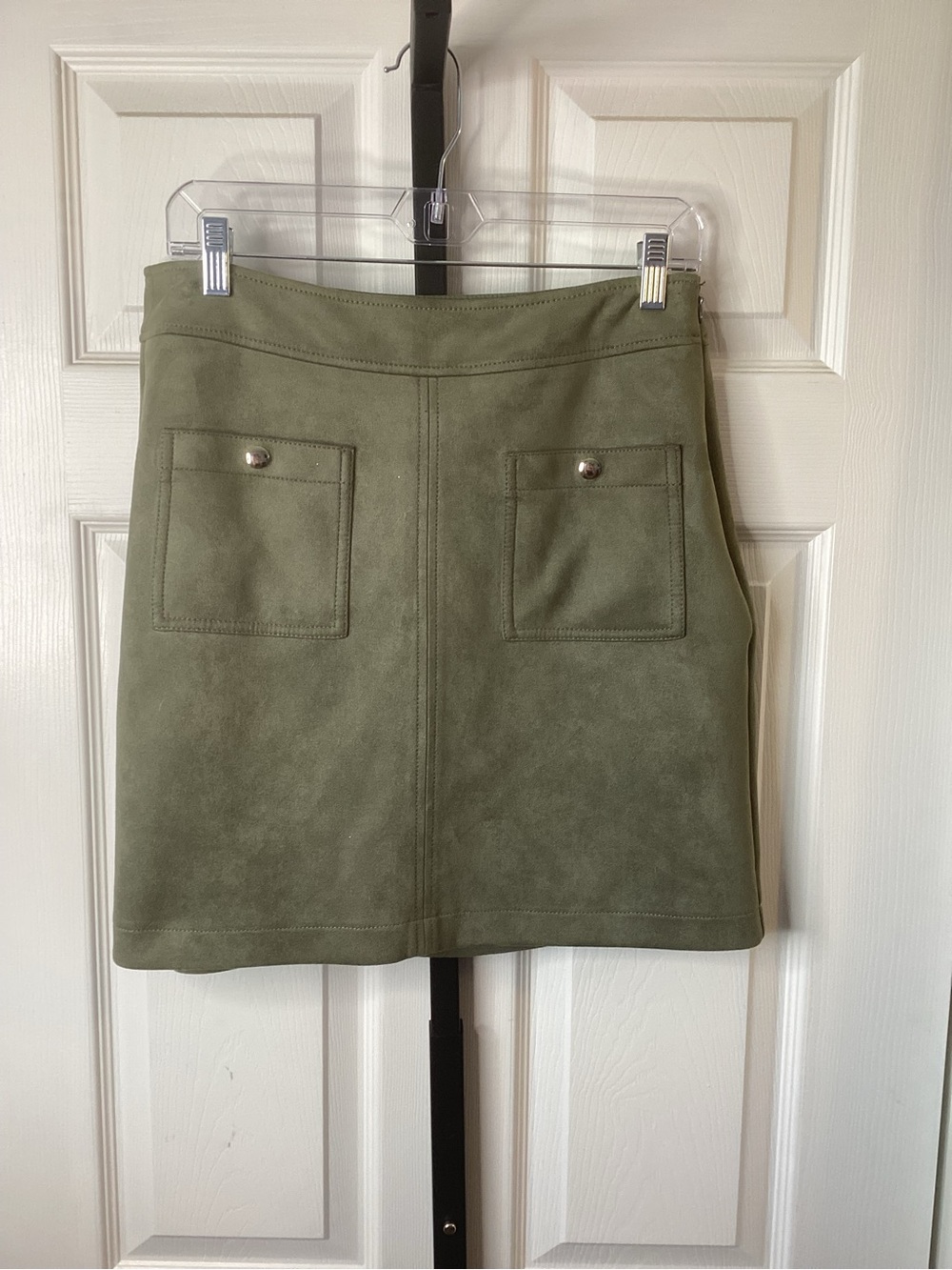LOFT Olive Green Suede Mini Skirt with Front Patch Pockets, size 6